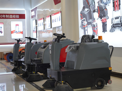 電動(dòng)掃地機(jī) 電動(dòng)掃地機(jī)