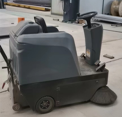 揚(yáng)子駕駛式掃地機(jī) 揚(yáng)子駕駛式掃地機(jī)