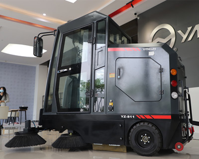 駕駛式掃地機(jī) 駕駛式掃地機(jī)